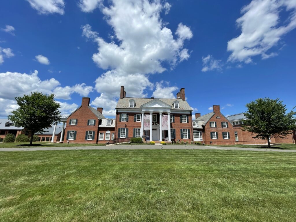 Brick Manor that houses the USGA Musuem.